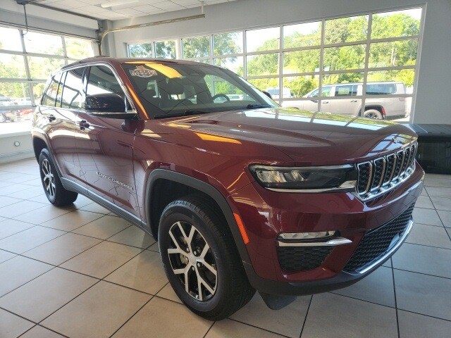 2024 Jeep Grand Cherokee Limited photo 3