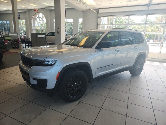 2025 Jeep Grand Cherokee Altitude X photo 2