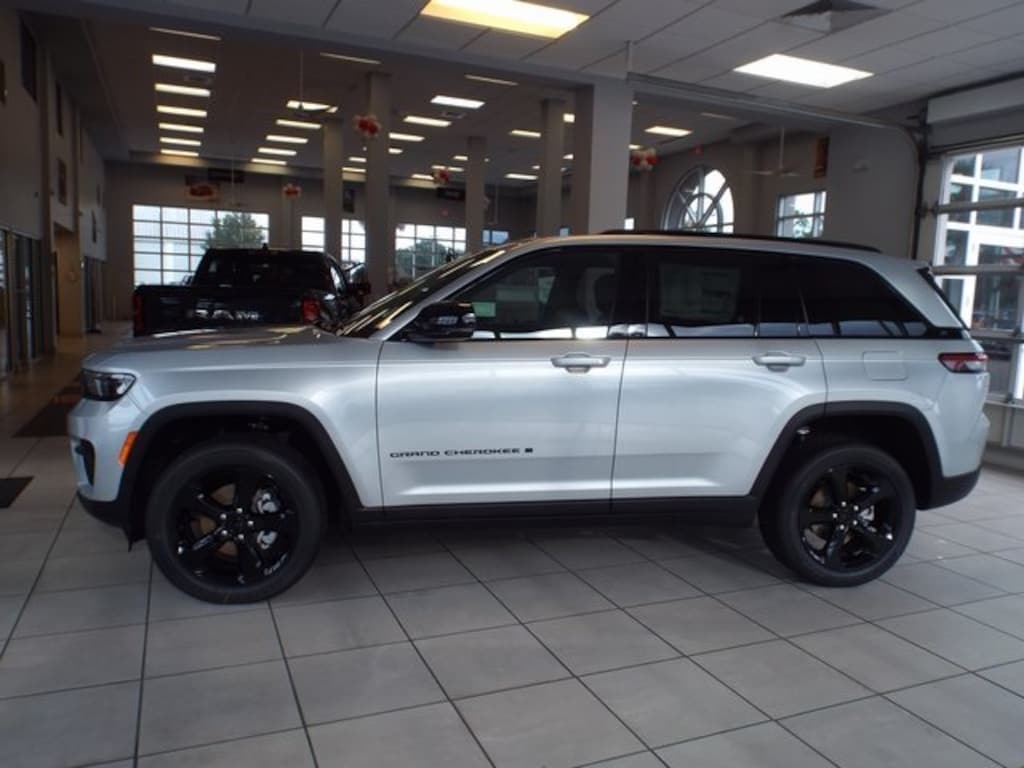 New 2025 Jeep Grand Cherokee Altitude X Sport Utility