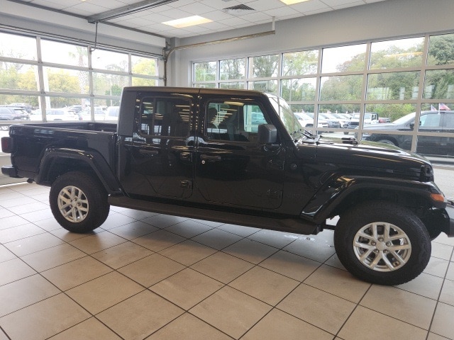 2023 Jeep Gladiator Sport photo 4