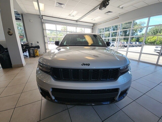 2025 Jeep Grand Cherokee Altitude X photo 3