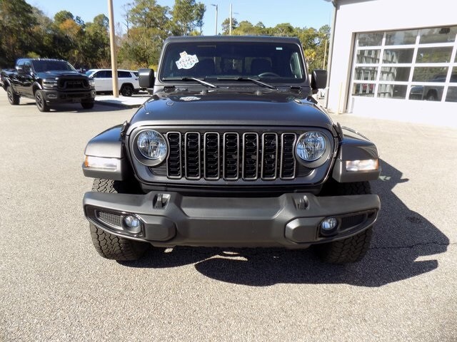 2024 Jeep Gladiator Sport photo 2