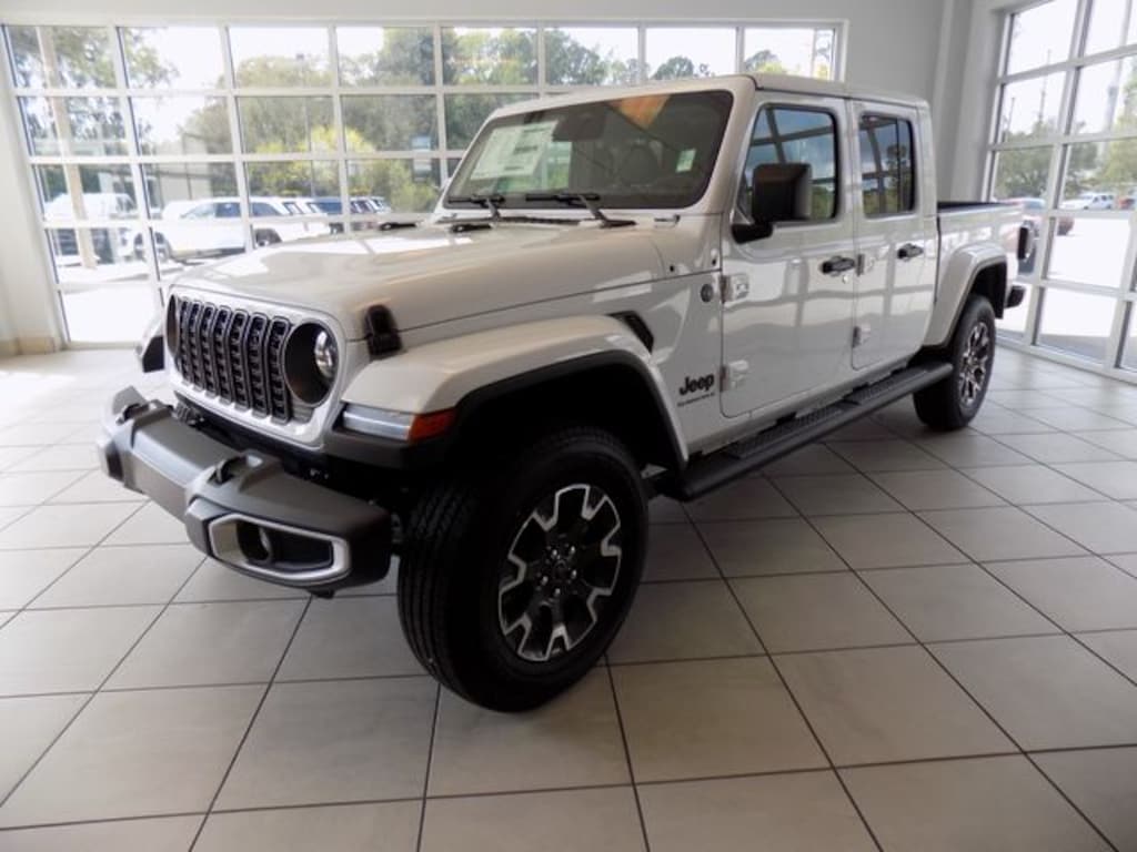 New 2026 Jeep Gladiator Sahara Pickup