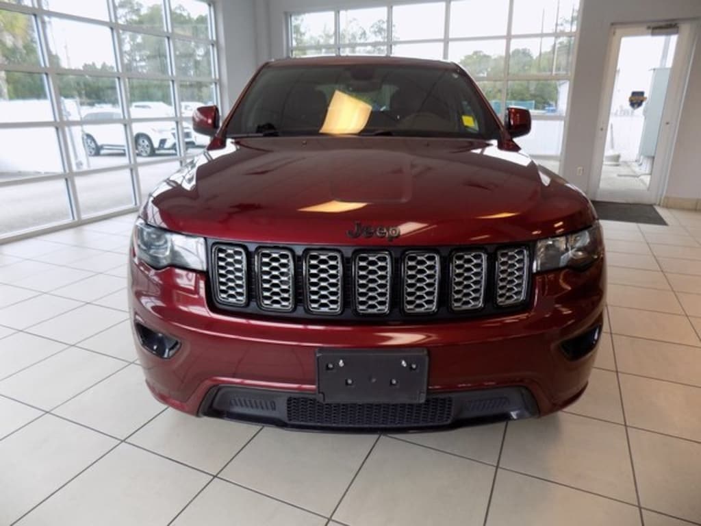 Used 2017 Jeep Grand Cherokee Altitude SUV