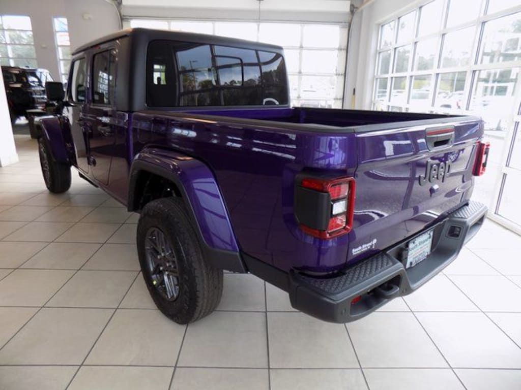 New 2026 Jeep Gladiator Sport S Pickup