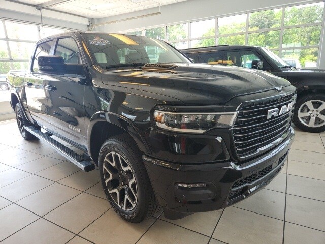 2025 Ram 1500 Laramie photo 3