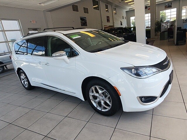 Used 2018 Chrysler Pacifica Limited with VIN 2C4RC1GG2JR233182 for sale in Pawleys Island, SC