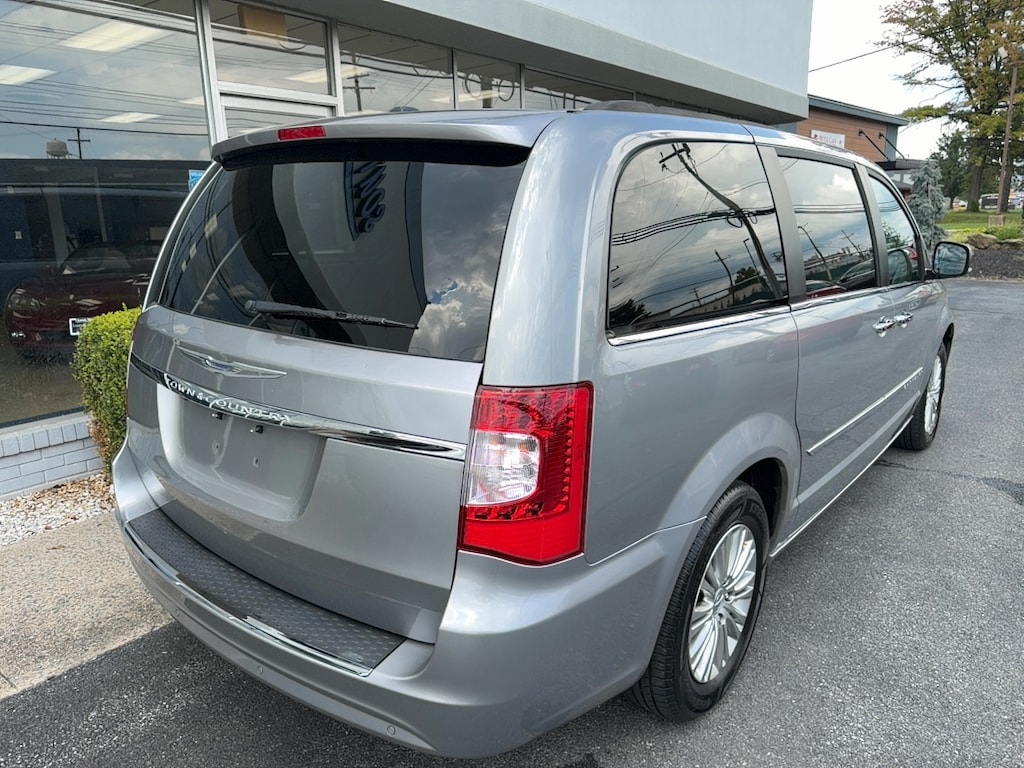 Used 2014 Chrysler Town & Country Touring-L Van