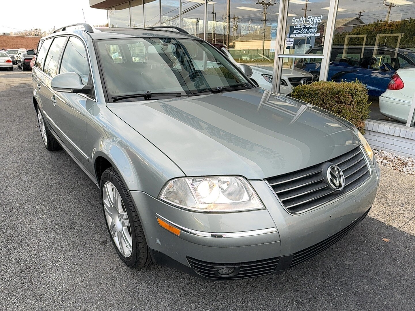2005 Volkswagen Passat GLX 4Motion photo 2