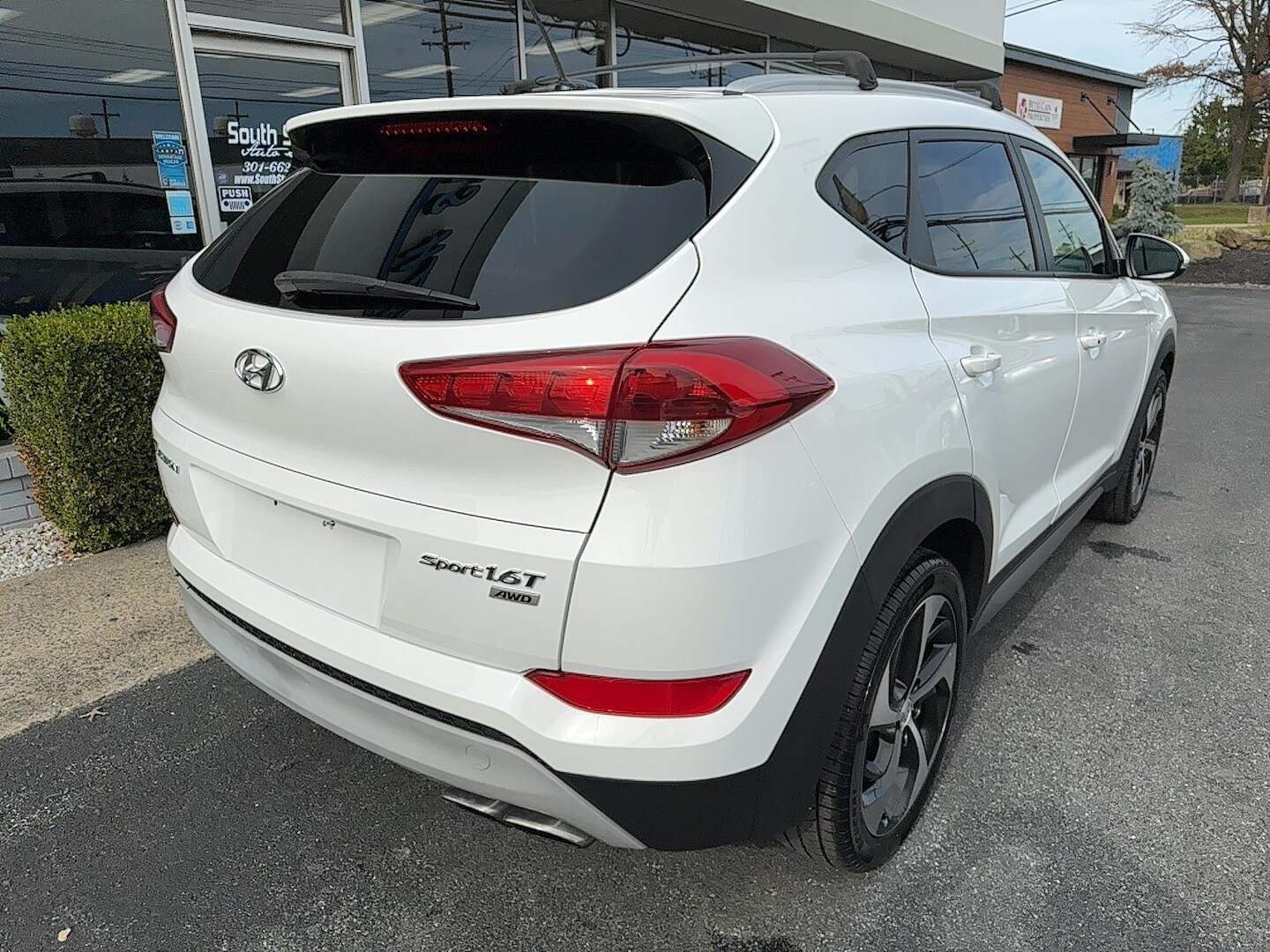 2017 Hyundai Tucson Sport photo 2