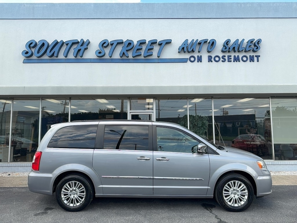 Used 2014 Chrysler Town & Country Touring-L Van