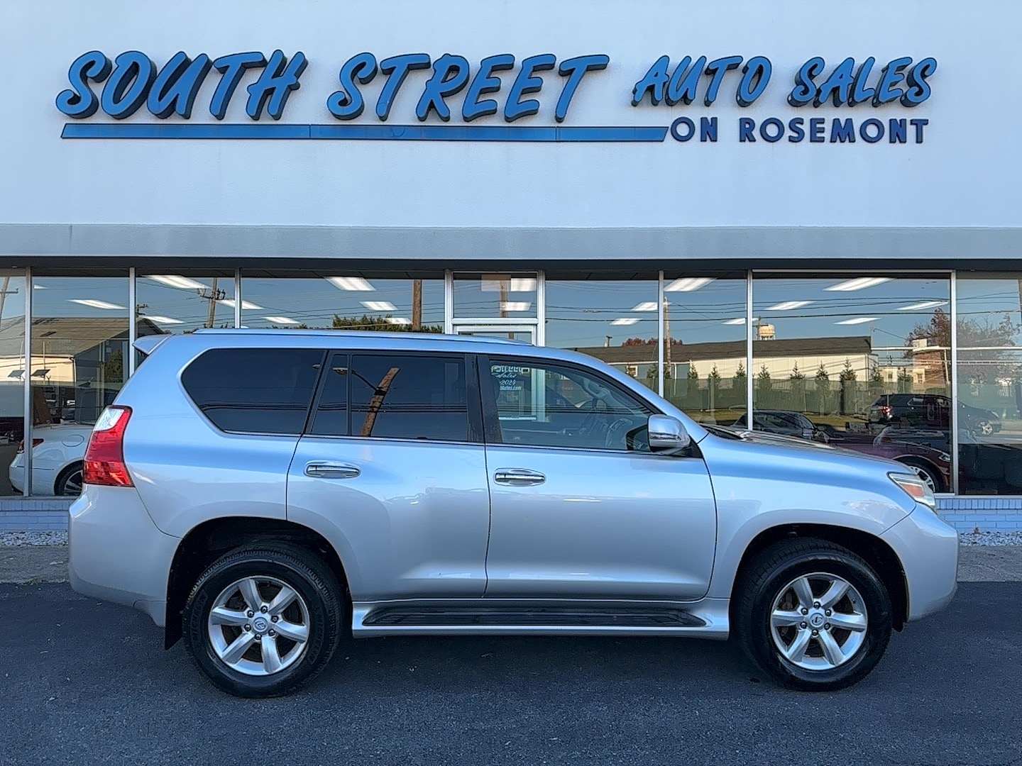 2010 Lexus GX Base's photo