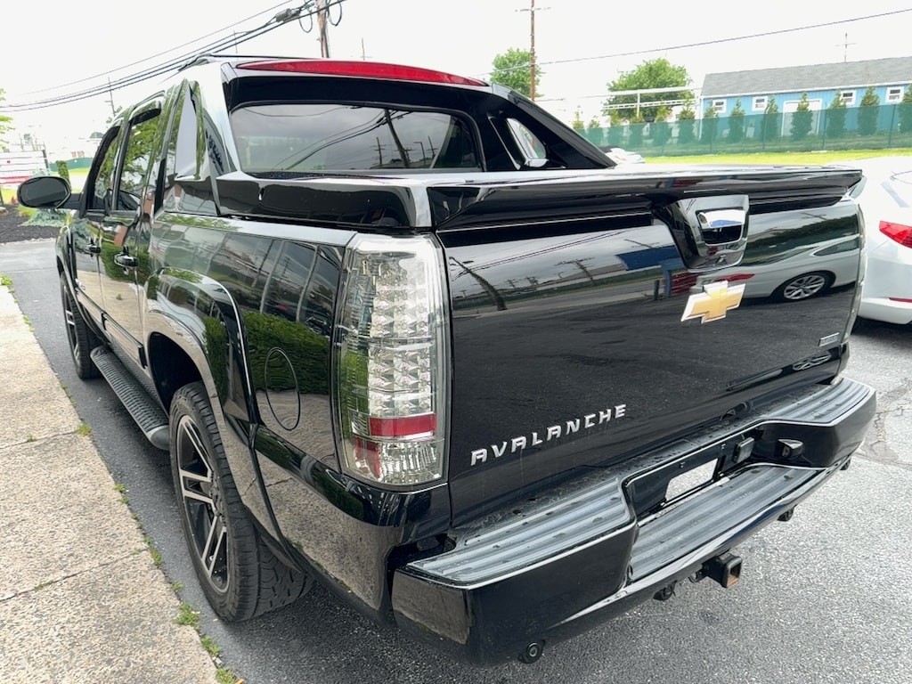 Used 2011 Chevrolet Avalanche Z71 Truck Crew Cab