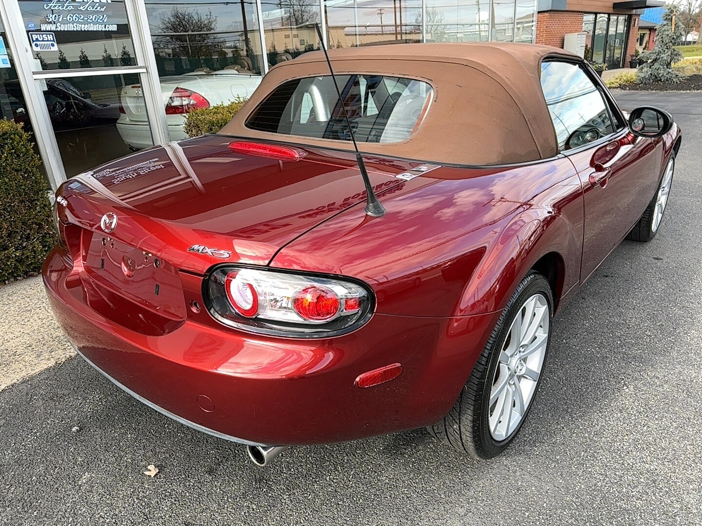 2006 Mazda MX-5 Miata Grand Touring photo 2