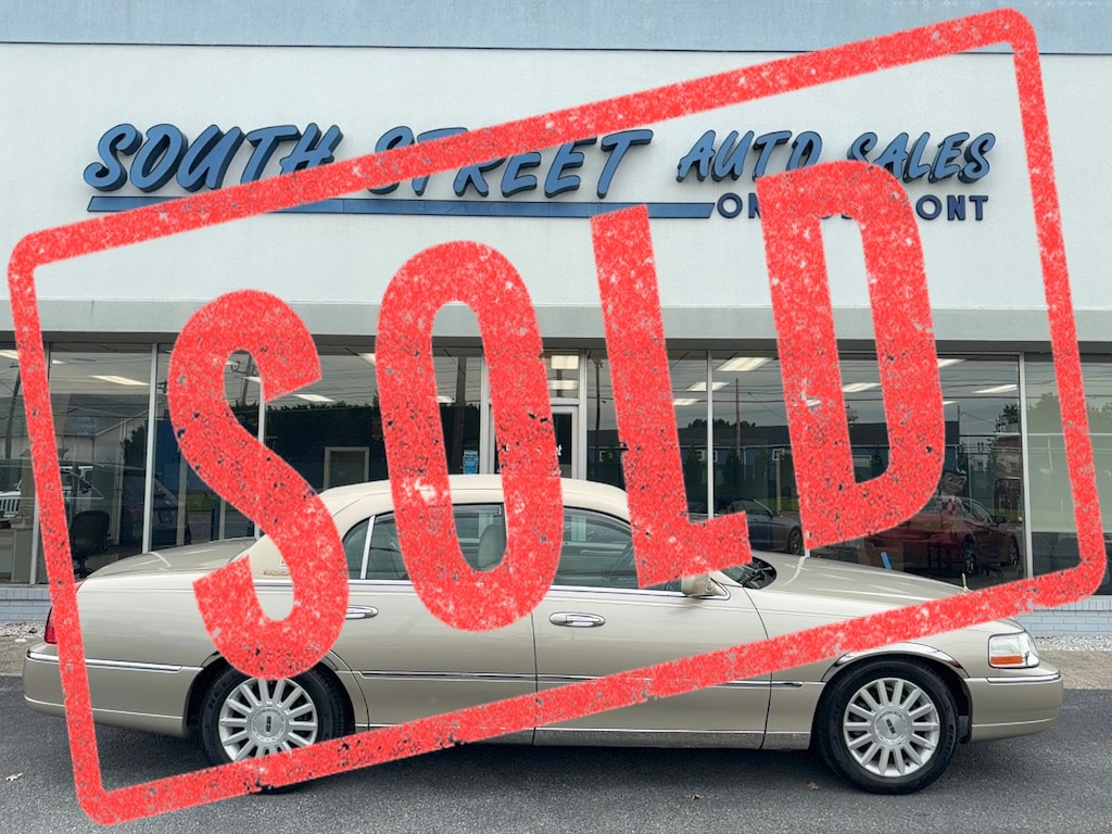 Used 2004 Lincoln Town Car Ultimate Sedan