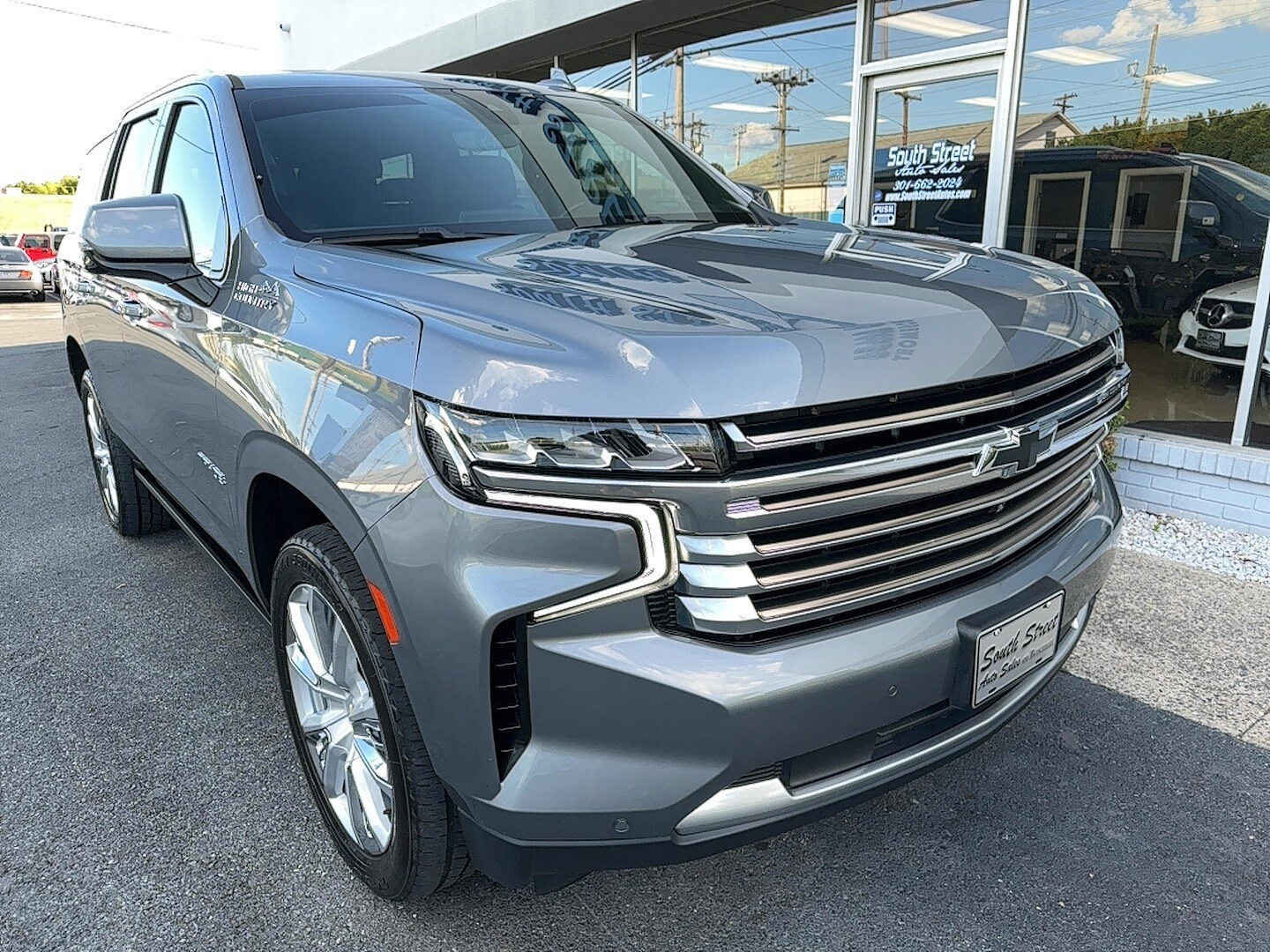 2021 Chevrolet Tahoe High Country photo 2
