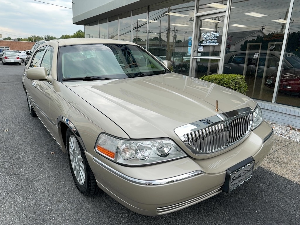 Used 2004 Lincoln Town Car Ultimate Sedan