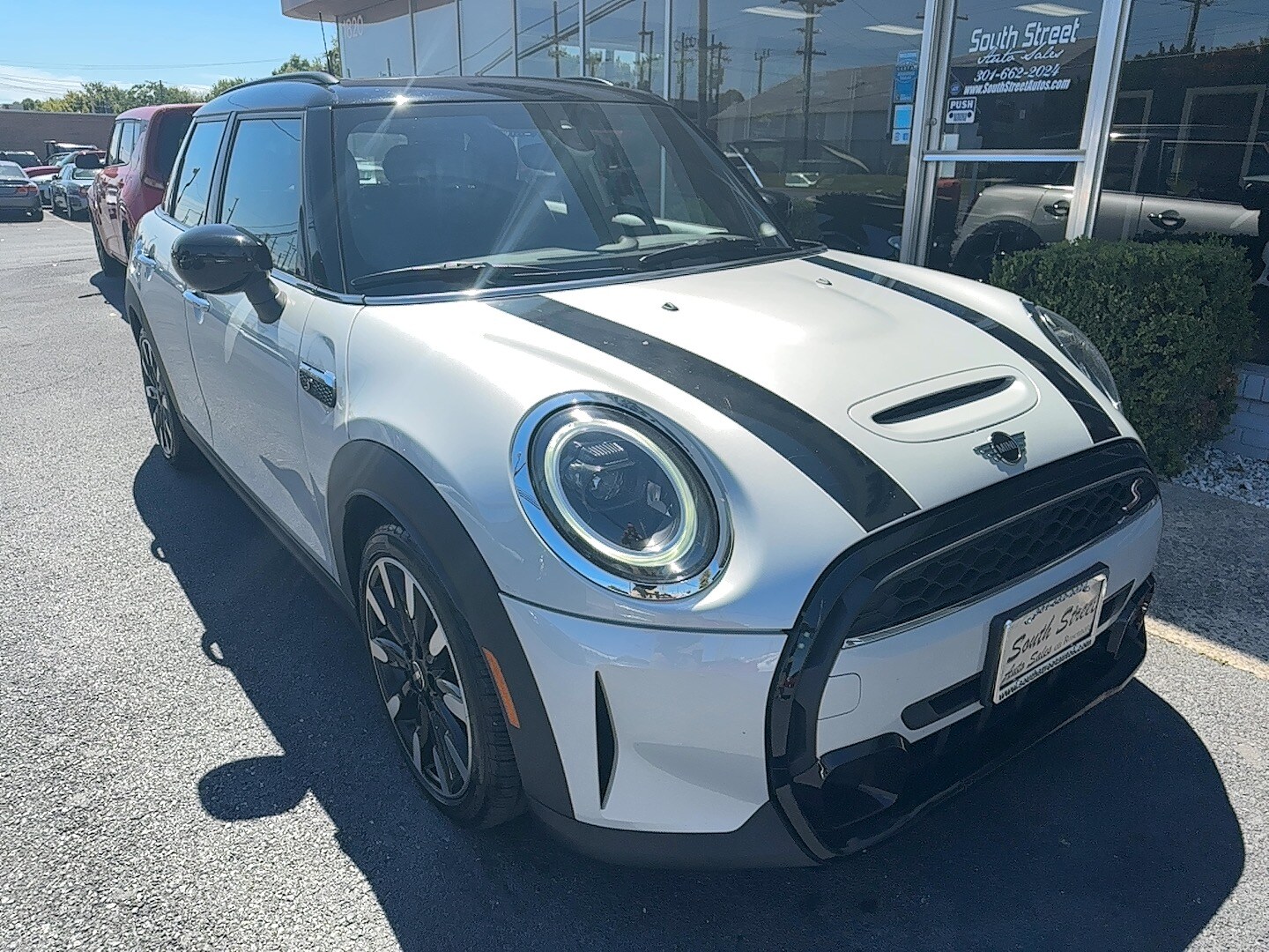 2022 Mini Cooper 4 Door Hardtop S photo 2