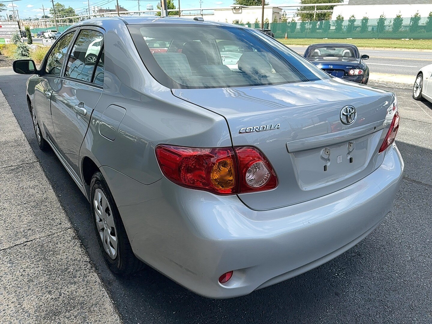 2010 Toyota Corolla LE photo 4