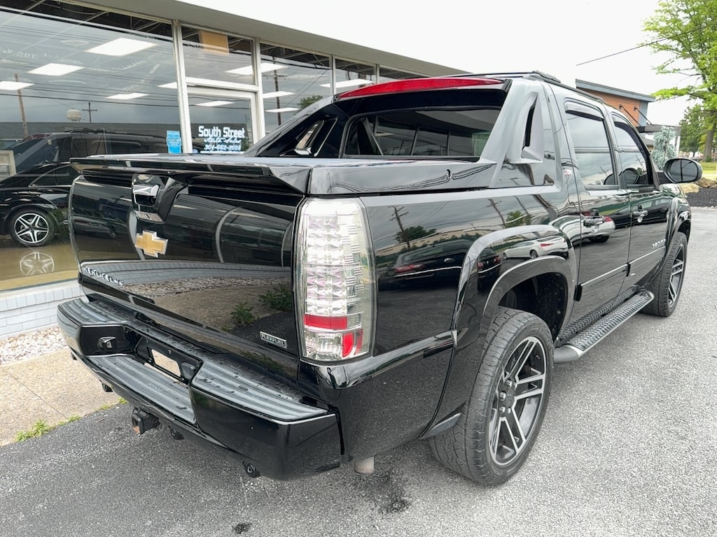 Used 2011 Chevrolet Avalanche Z71 Truck Crew Cab