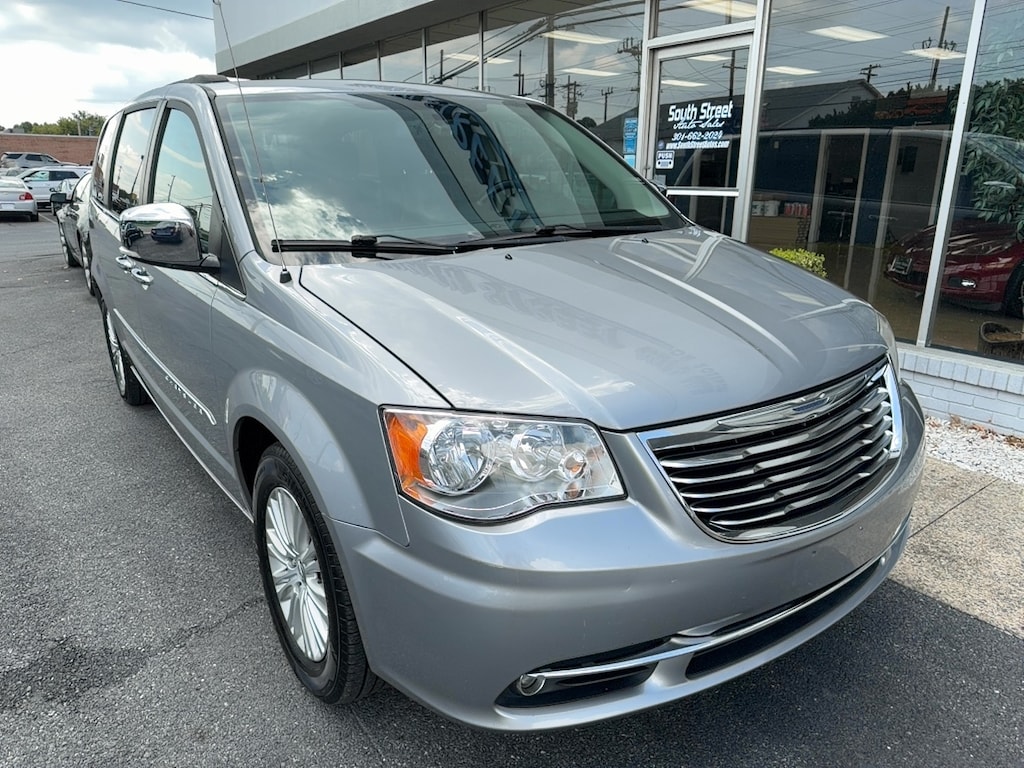 Used 2014 Chrysler Town & Country Touring-L Van