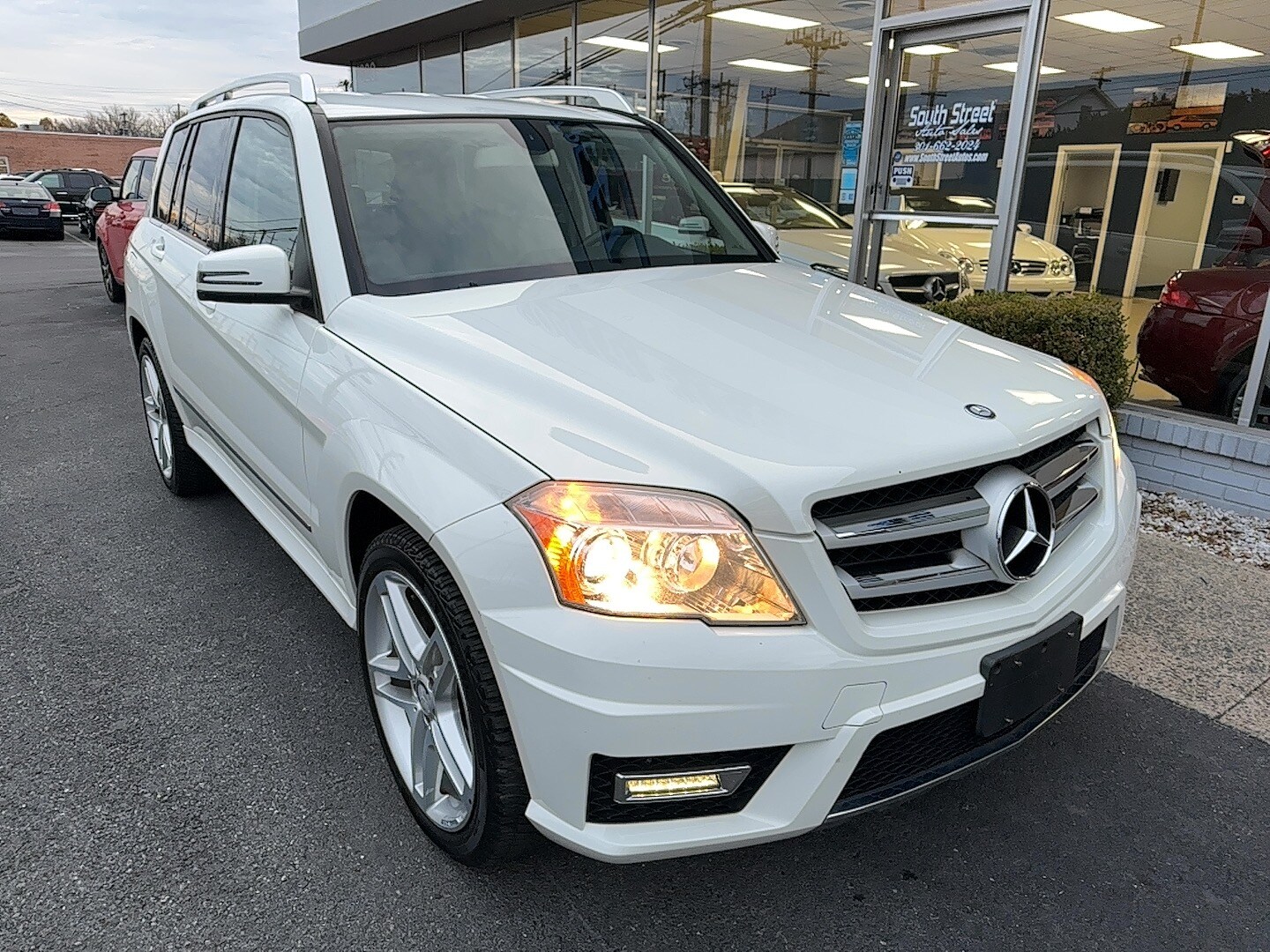 2011 Mercedes Benz GLK 350 4MATIC photo 2