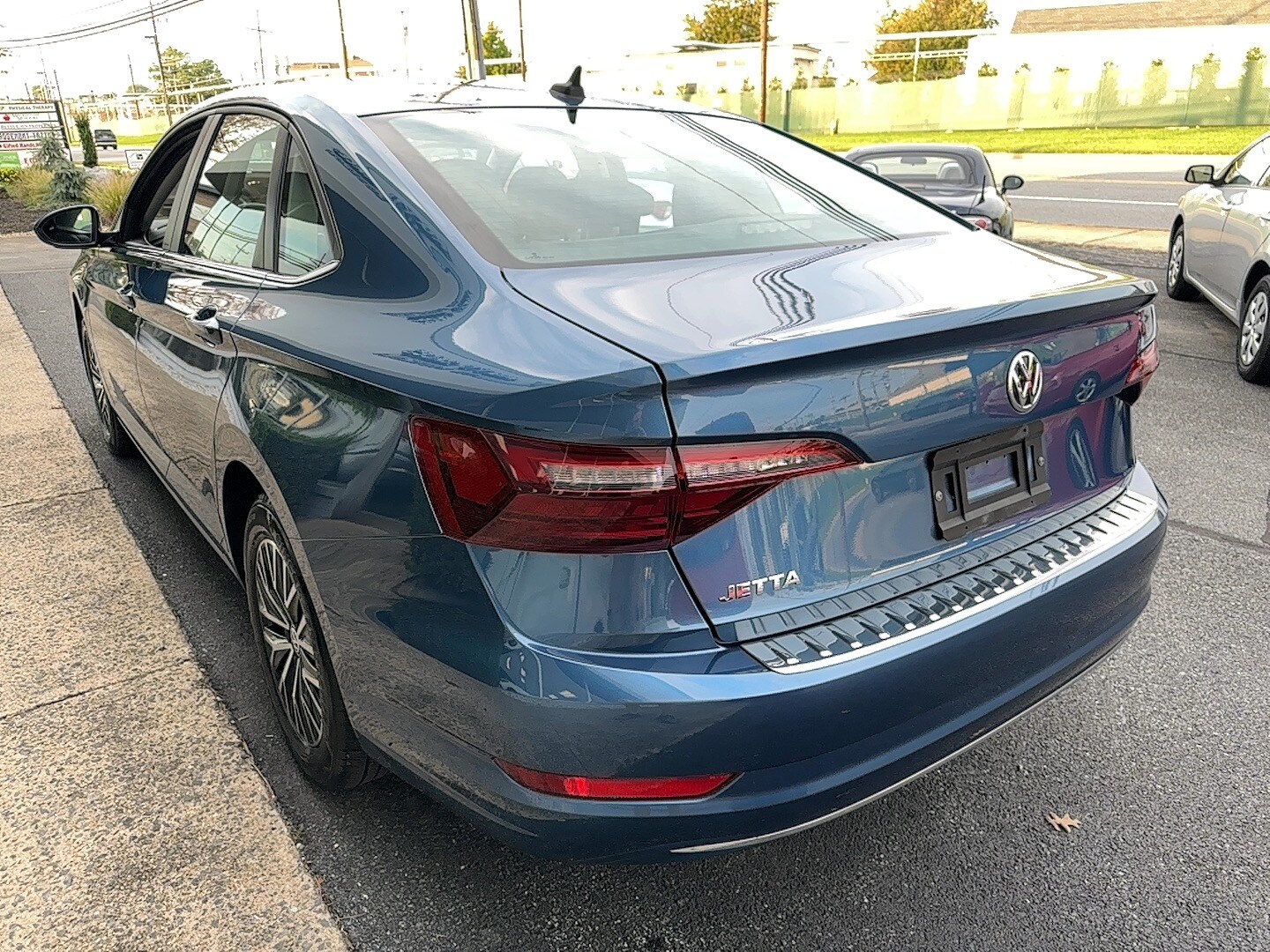 2021 Volkswagen Jetta SE R-Line photo 3
