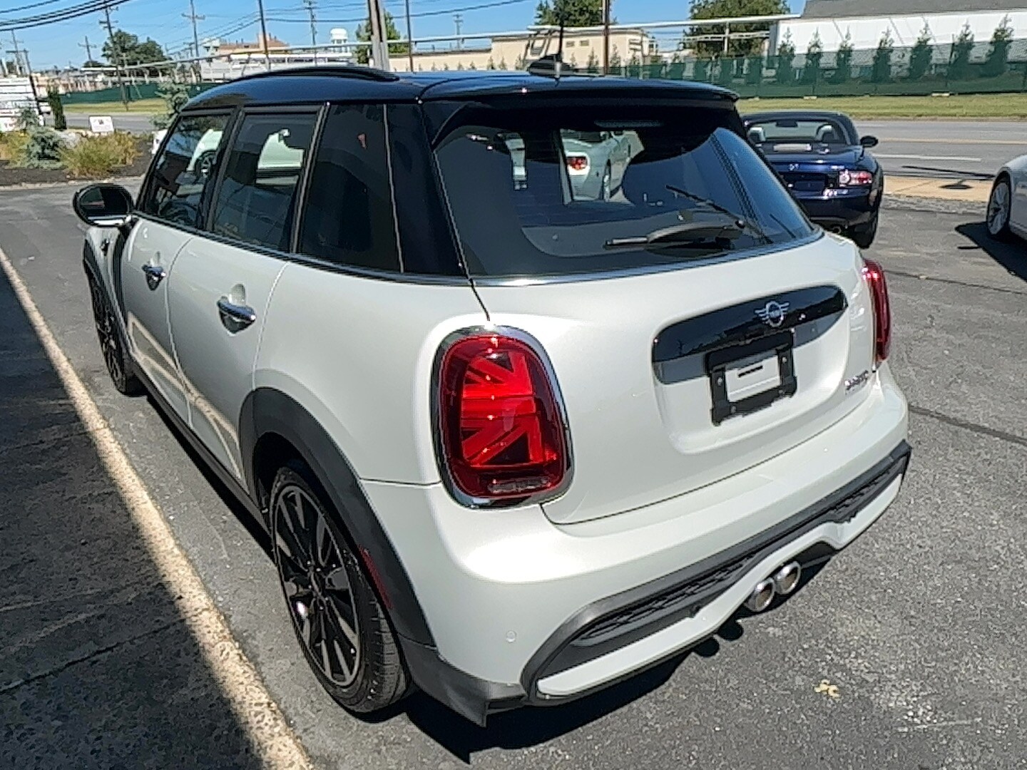 2022 Mini Cooper 4 Door Hardtop S photo 3
