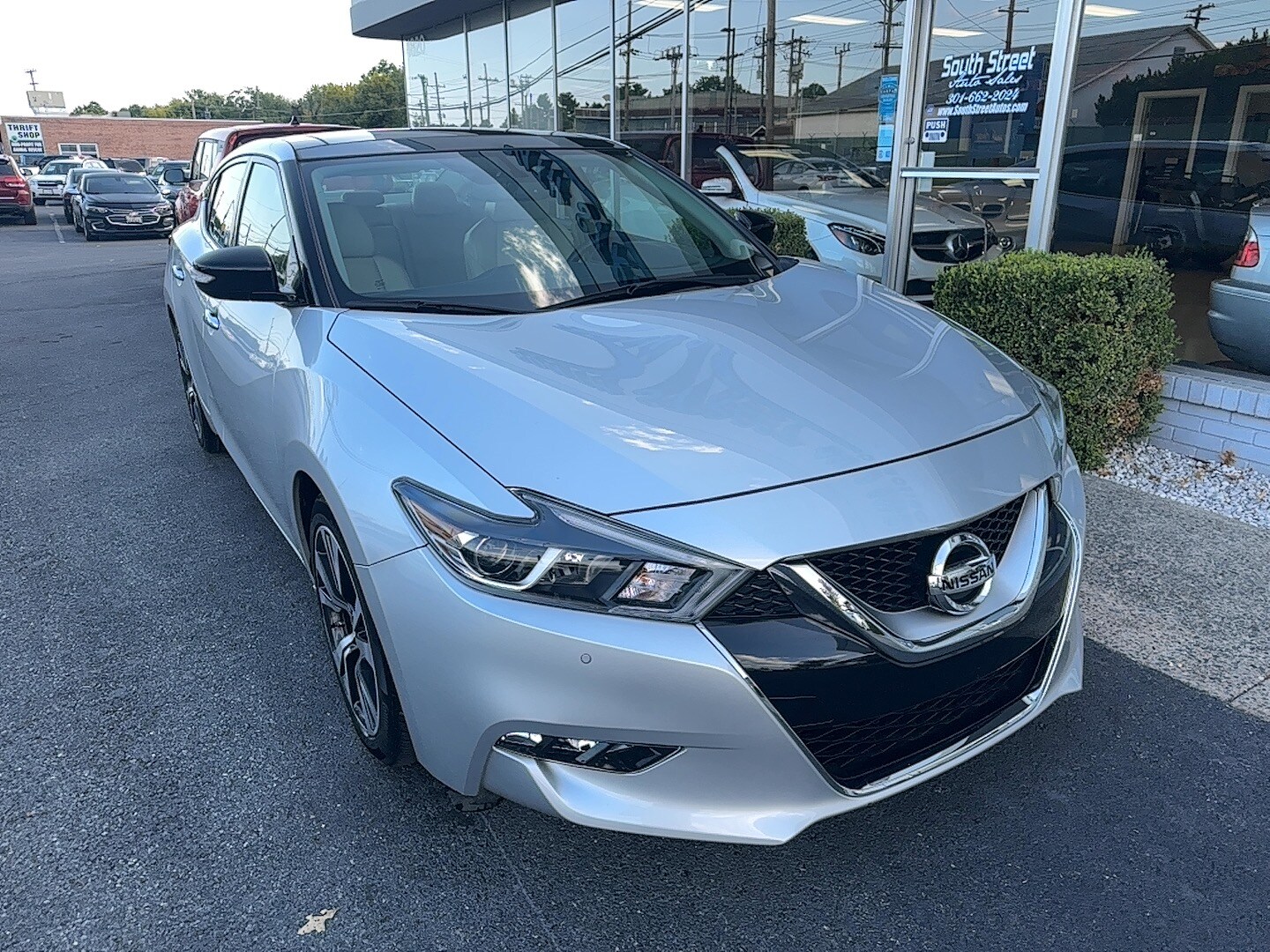 2016 Nissan Maxima SL photo 2