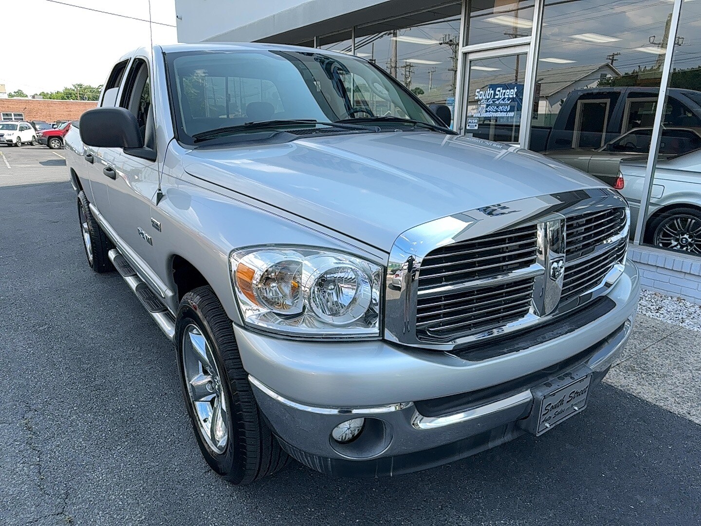 2008 Dodge Ram SLT photo 2