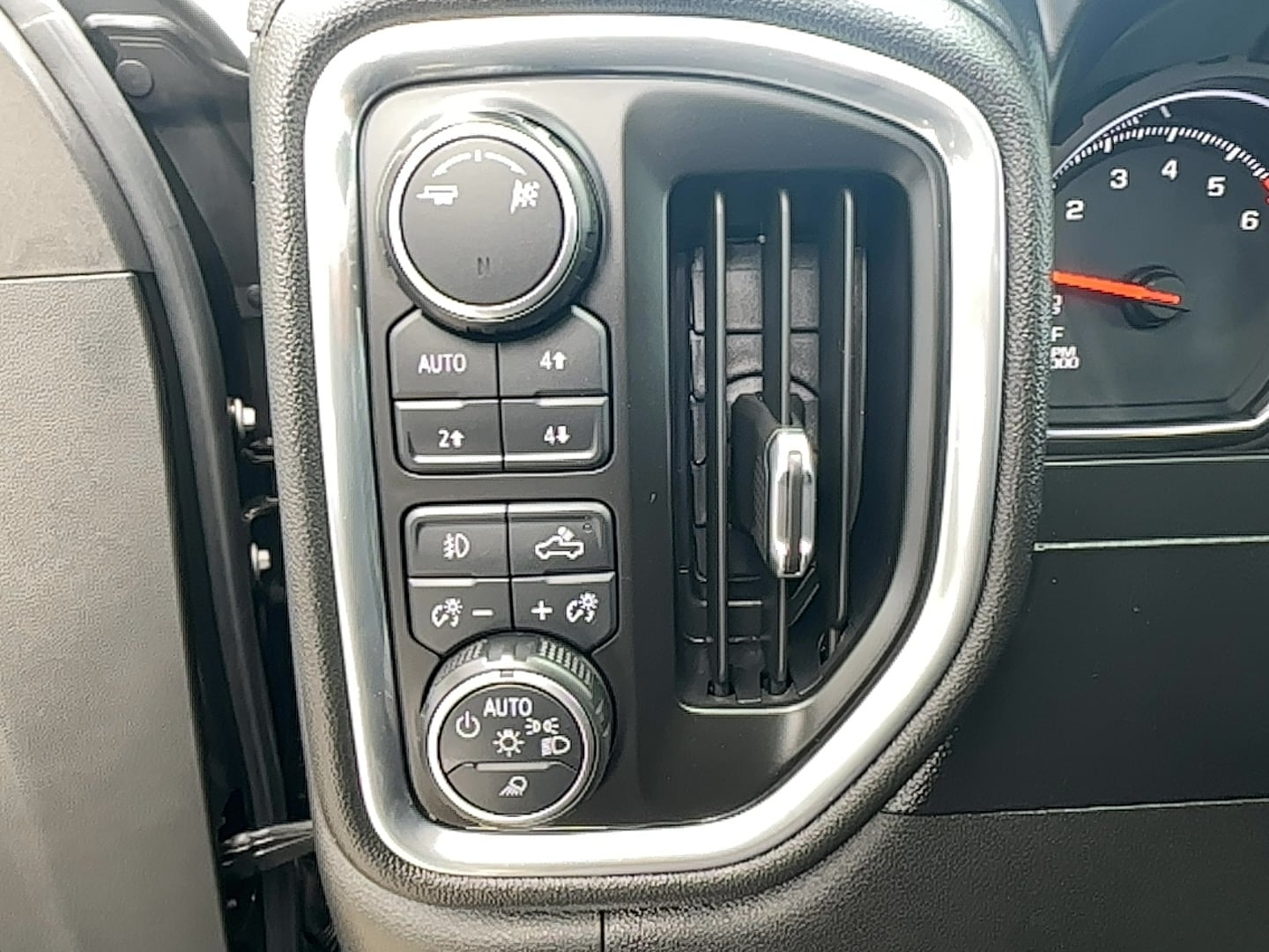 2019 Chevrolet Silverado 1500 RST - Photo 13