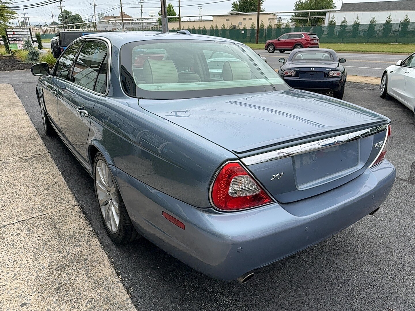 2009 Jaguar XJ Vanden Plas photo 3