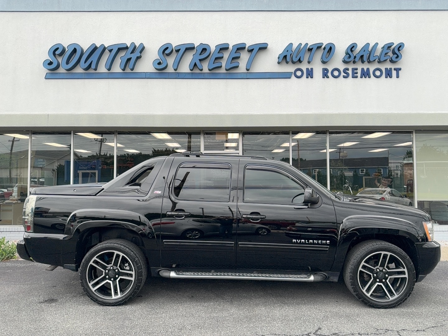 2011 Chevrolet Avalanche 4WD Avalanche LT's photo