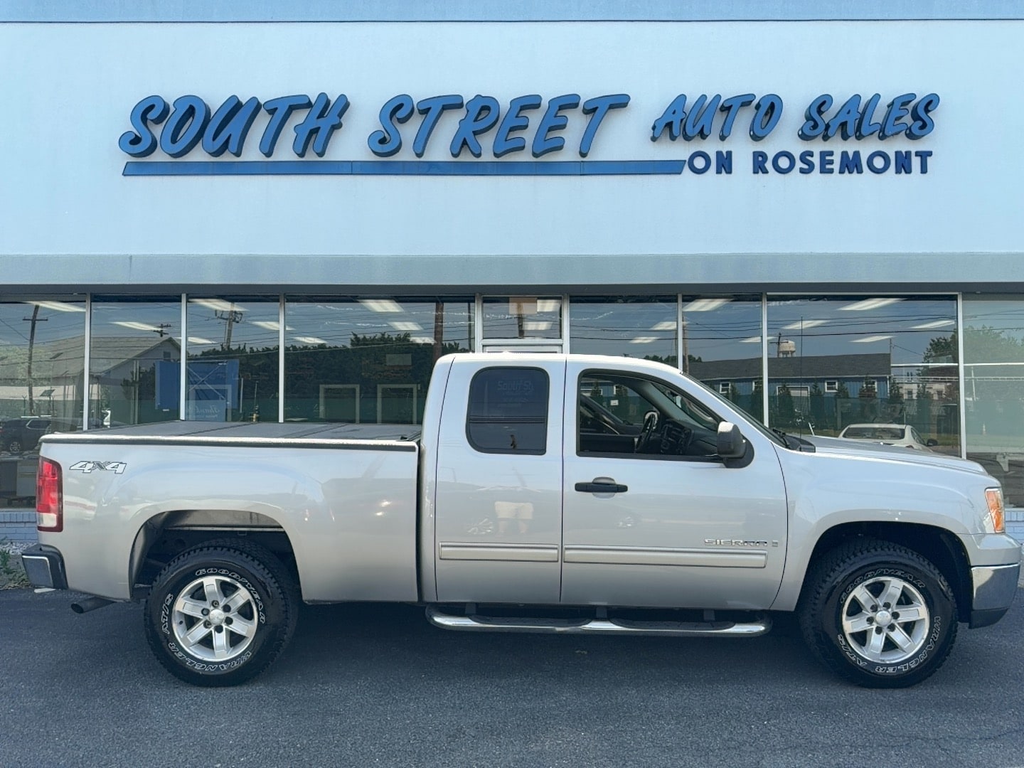 2009 GMC Sierra's photo