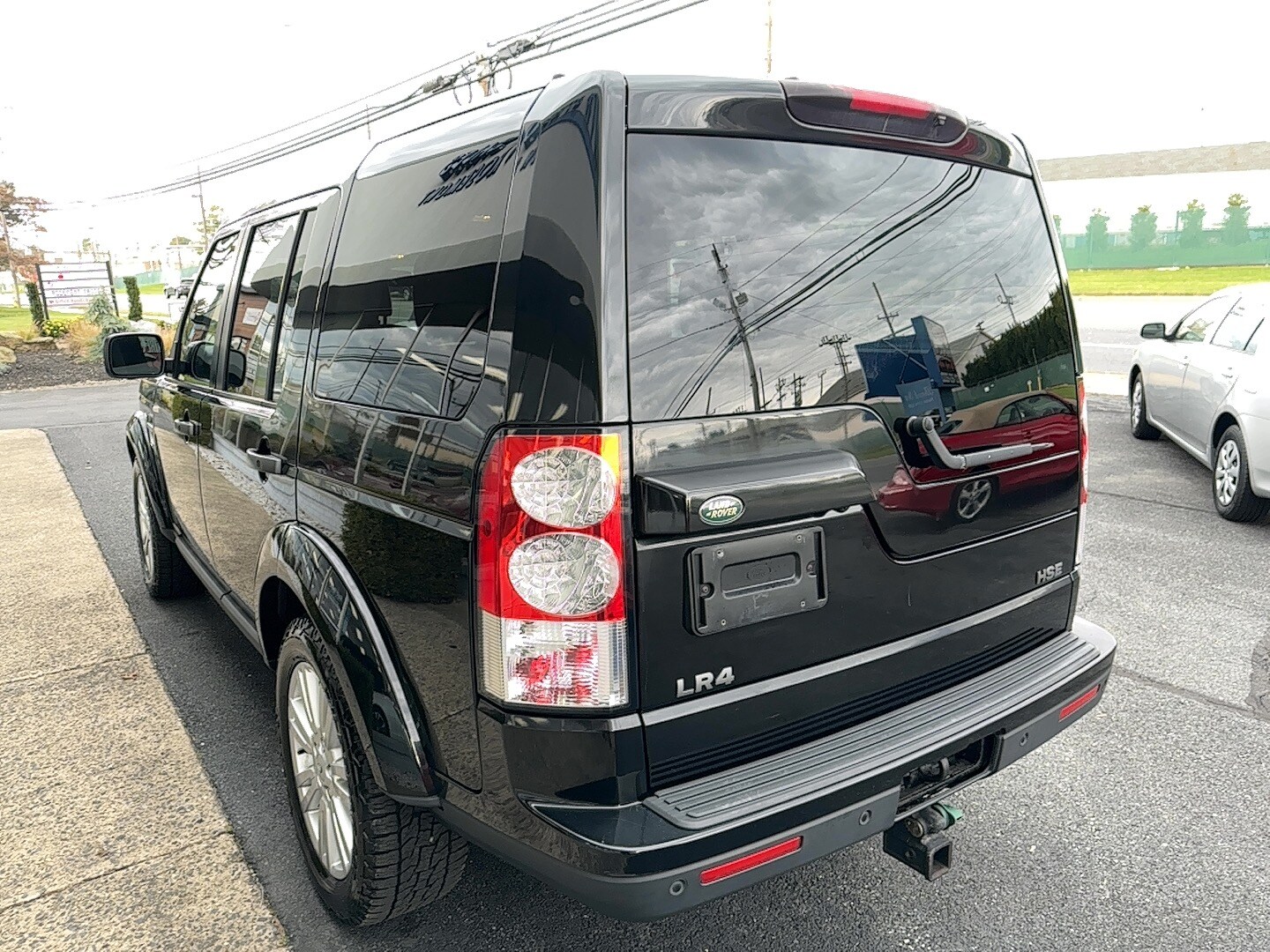 2010 Land Rover LR4 HSE LUX photo 3