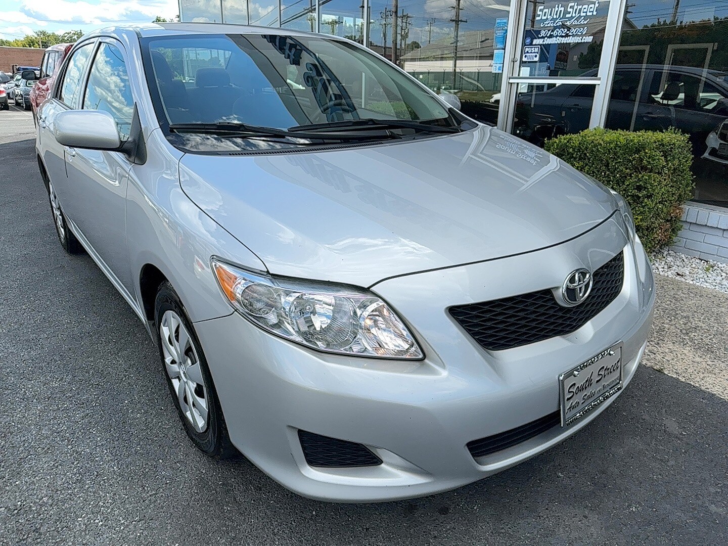 2010 Toyota Corolla LE photo 2