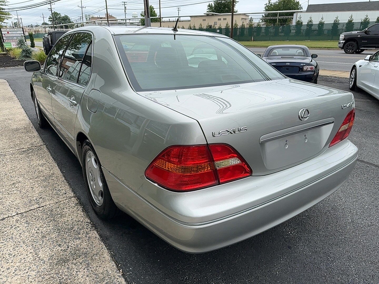 2001 Lexus LS 430 photo 4