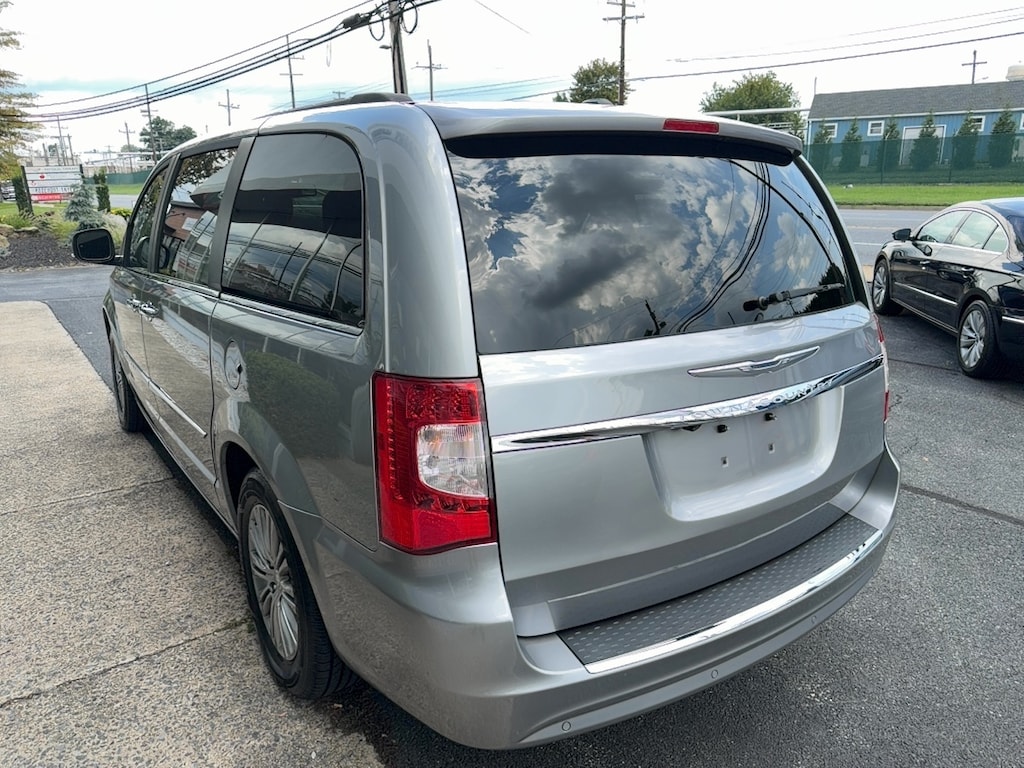 Used 2014 Chrysler Town & Country Touring-L Van