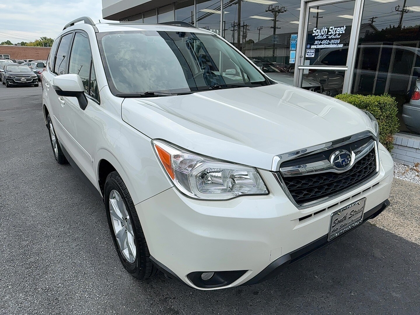 2014 Subaru Forester 2.5i Touring photo 2