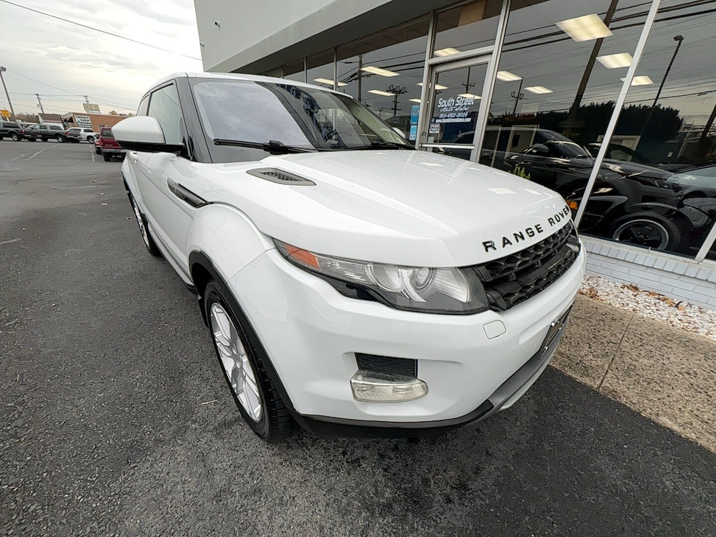 2015 Land Rover Range Rover Evoque Pure Plus photo 2