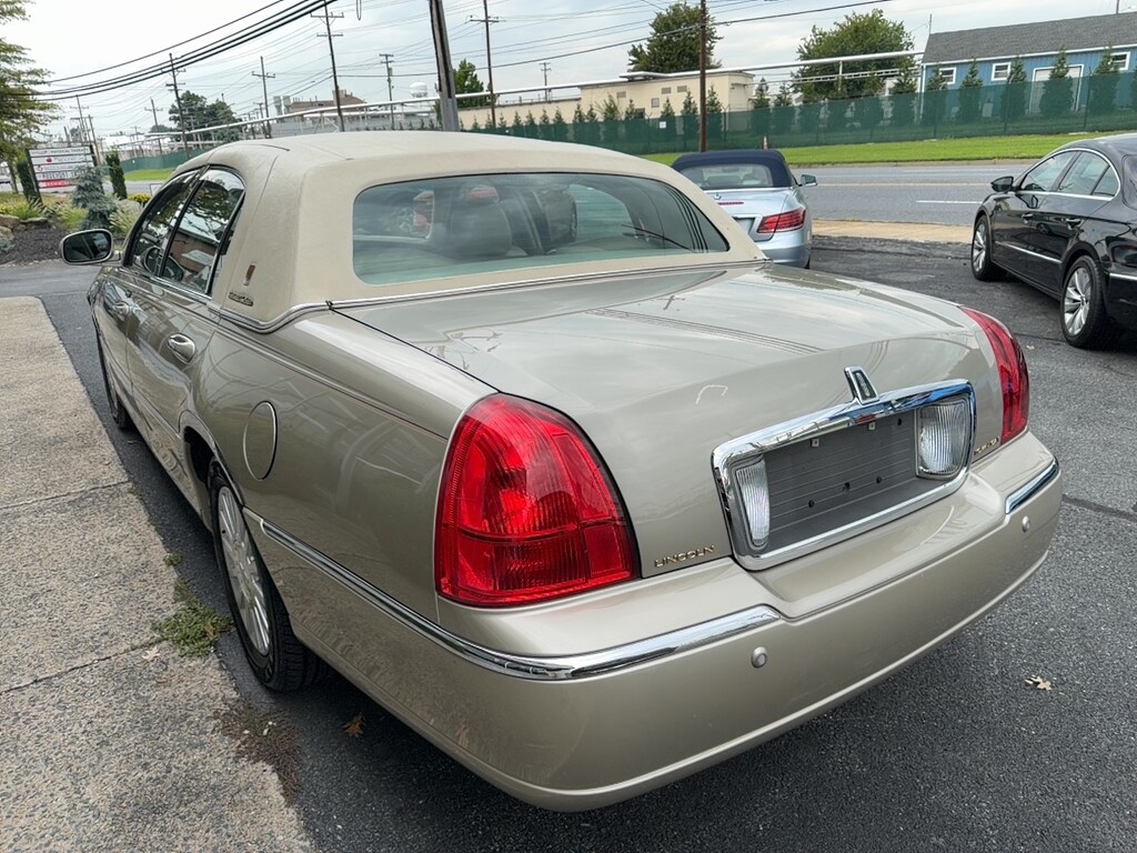 Used 2004 Lincoln Town Car Ultimate Sedan