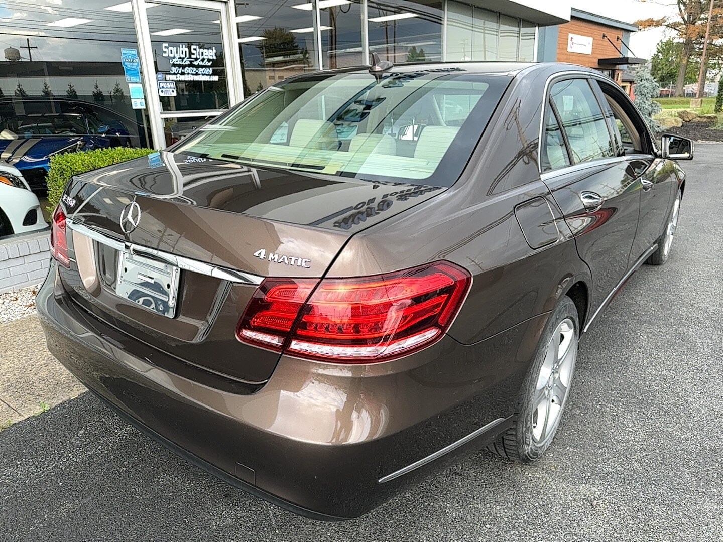 2014 Mercedes Benz E 350 4MATIC photo 3