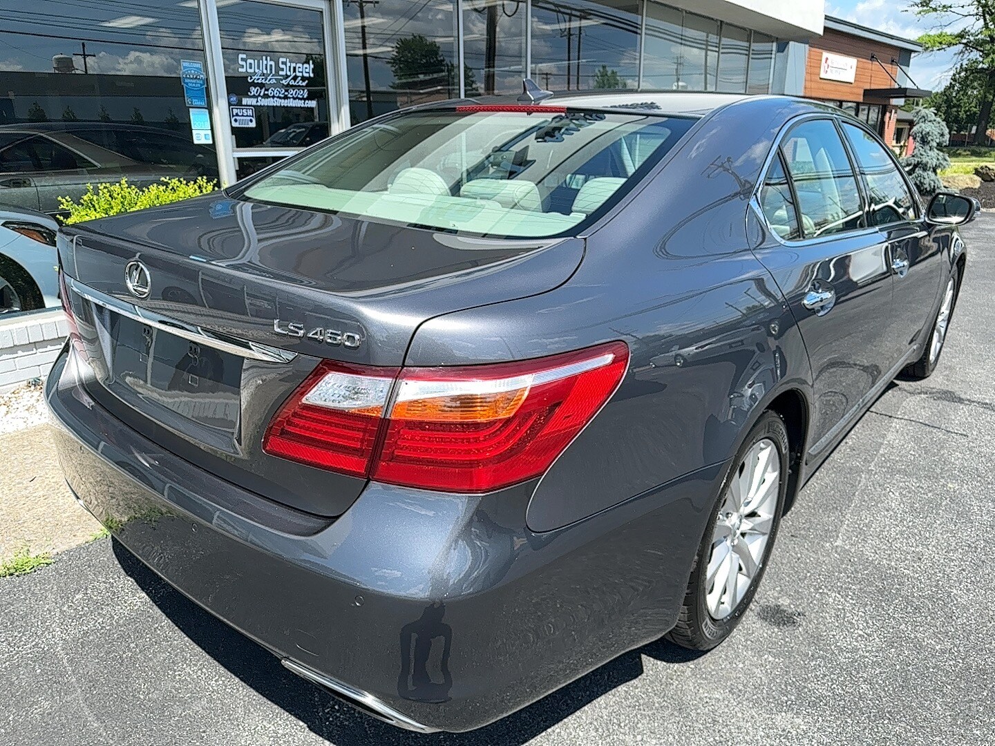 2012 Lexus LS 460 photo 2