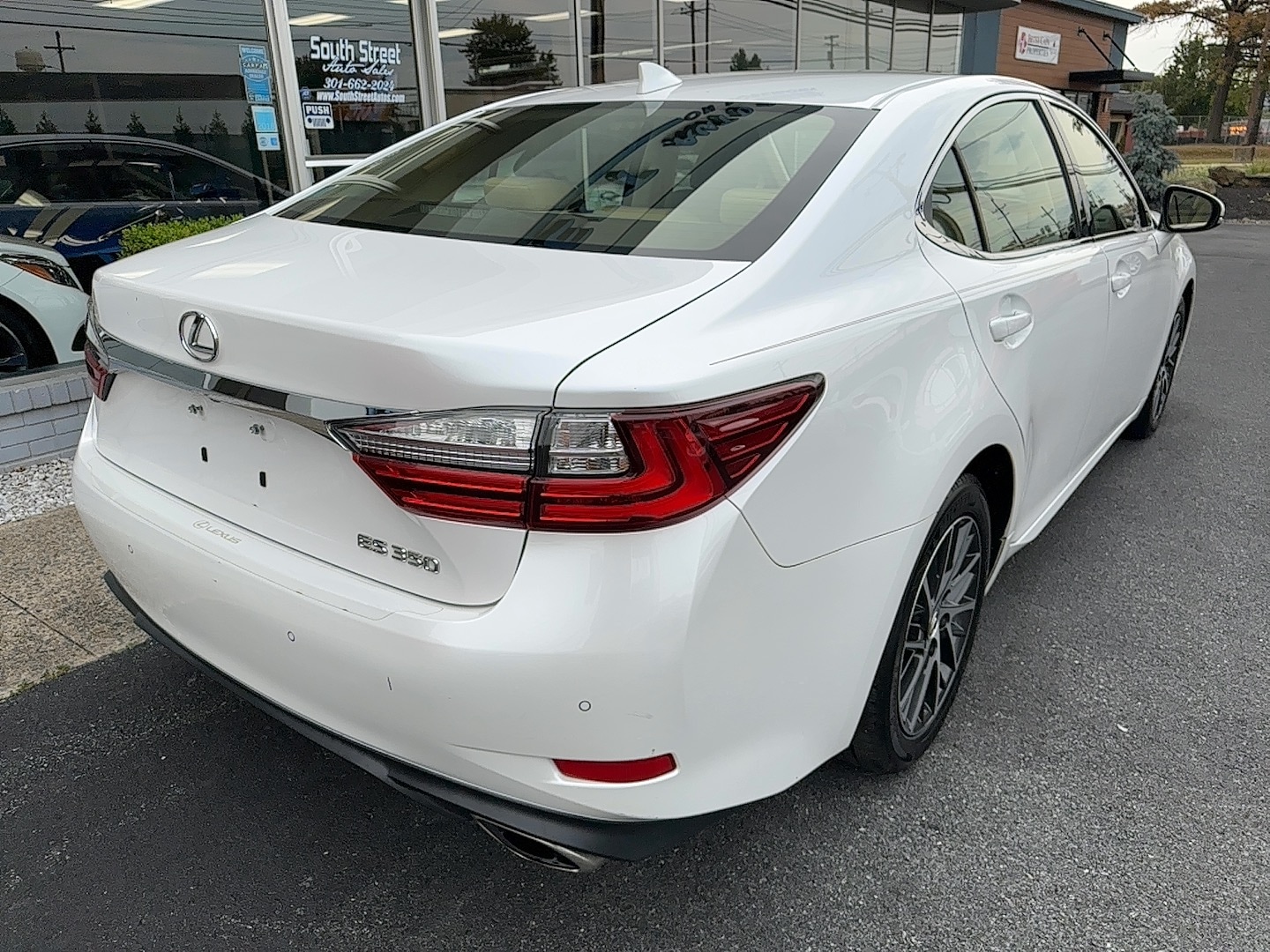 2016 Lexus ES 350 photo 3