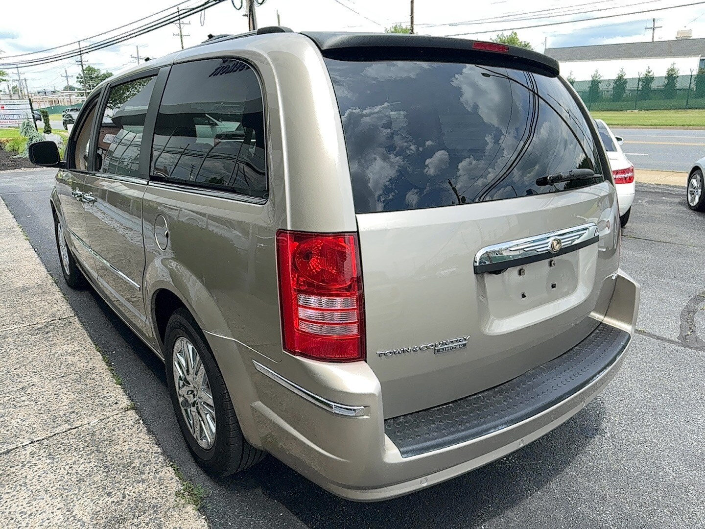 2008 Chrysler Town & Country Limited photo 4
