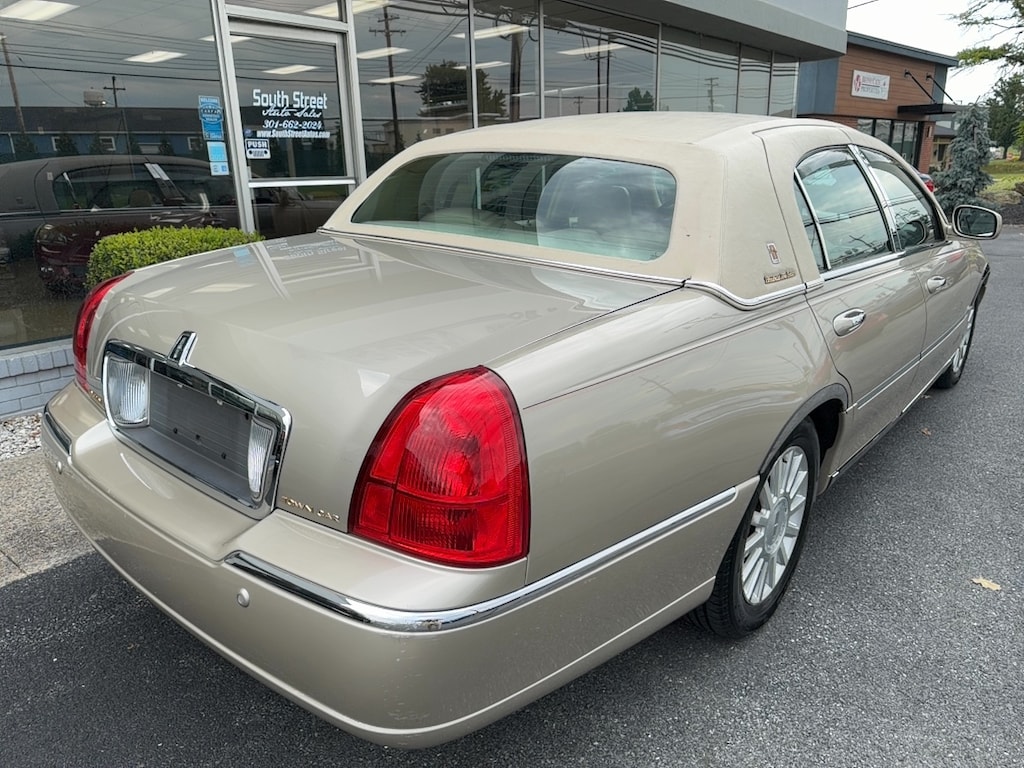 Used 2004 Lincoln Town Car Ultimate Sedan