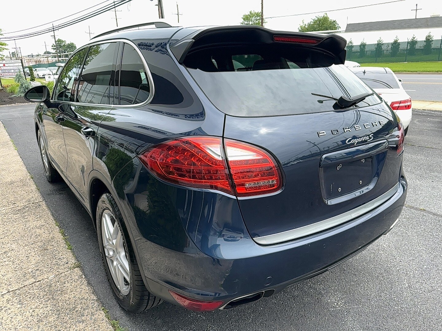 2011 Porsche Cayenne Hybrid S photo 3