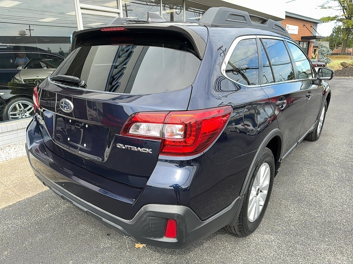 2018 Subaru Outback 2.5i Premium photo 2