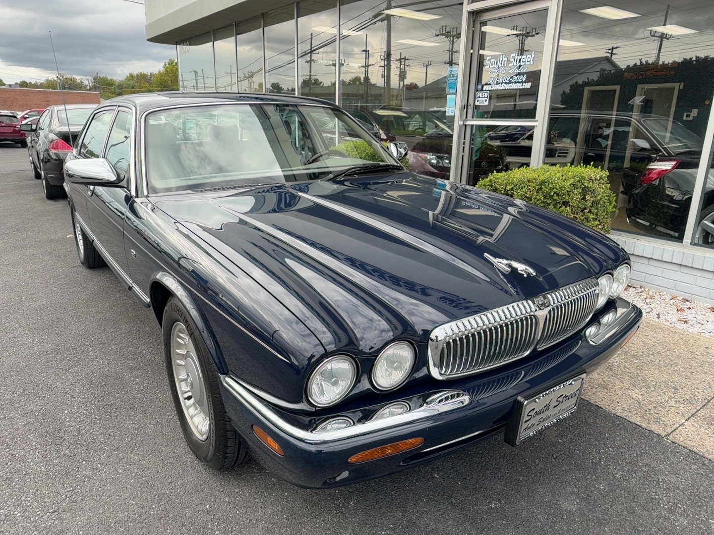 Used 2000 Jaguar XJ8 Vanden Plas Sedan