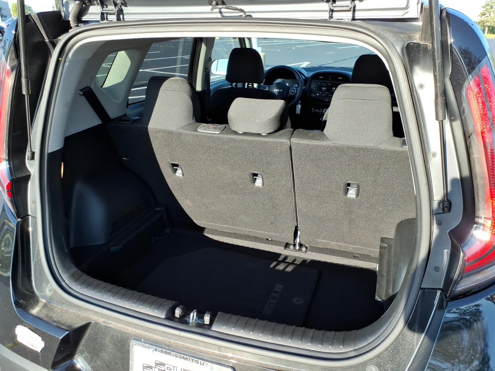 2025 Kia Soul LX - Photo 16